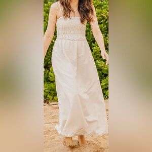 Like New! Boutique linen blend maxi dress. Small